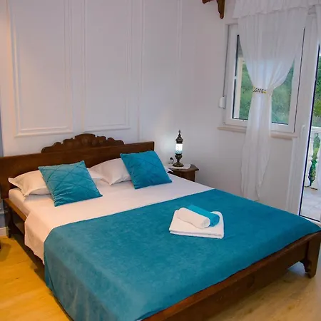 Sadrvan Villa *